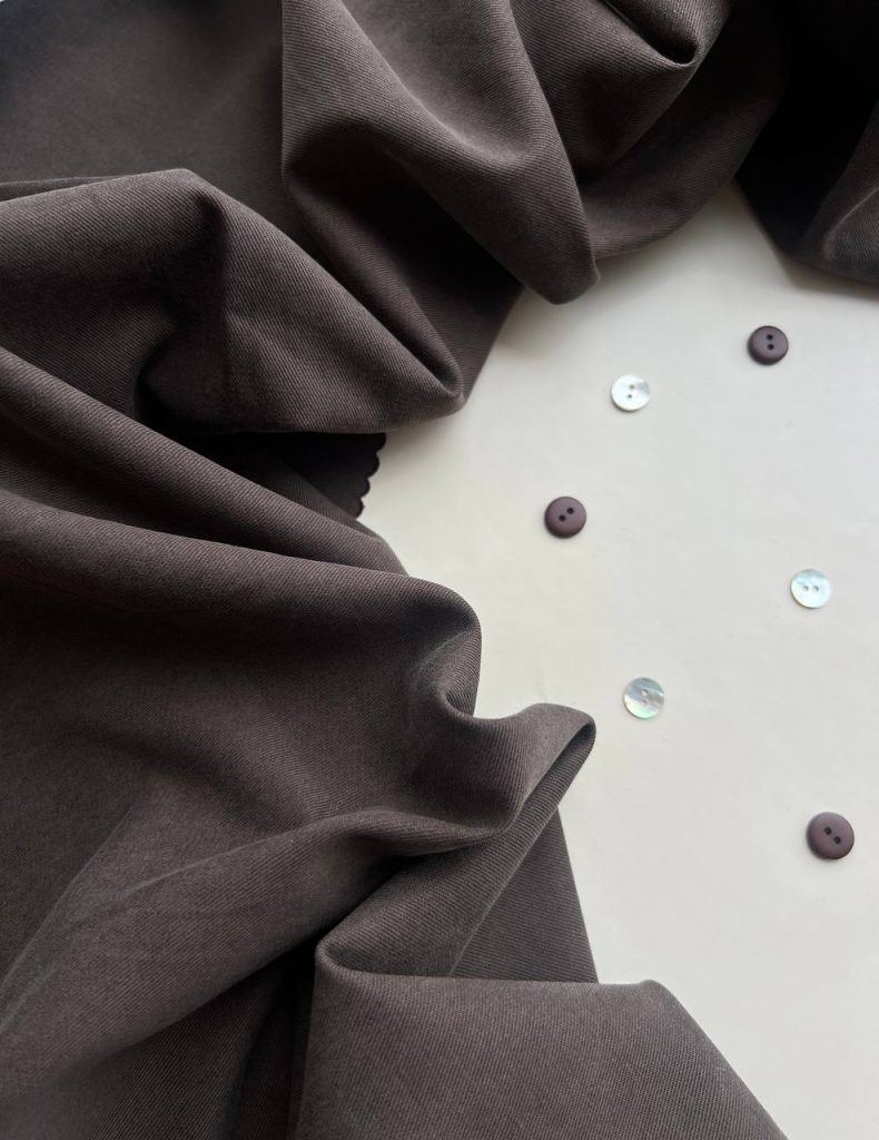 костюмный тенсель пепельно коричневый премьер фабрик