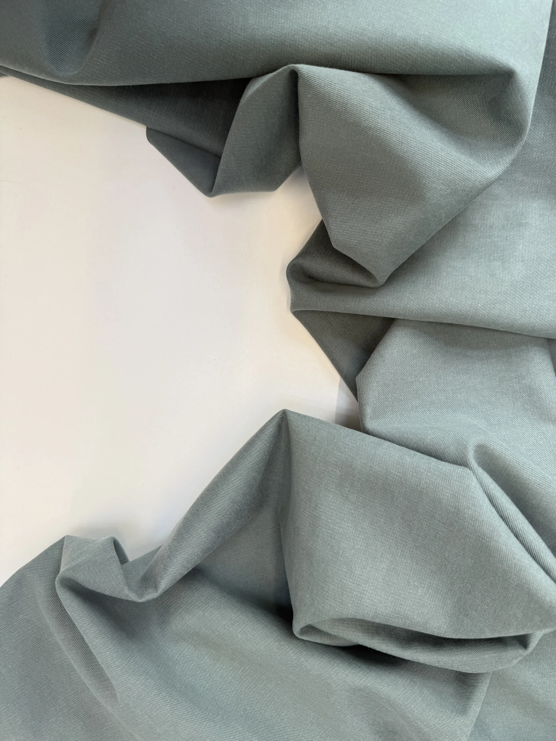 костюмный тенсель ментоловый дым