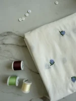 хлопок с вышивкой синие цветы на белом premier fabric